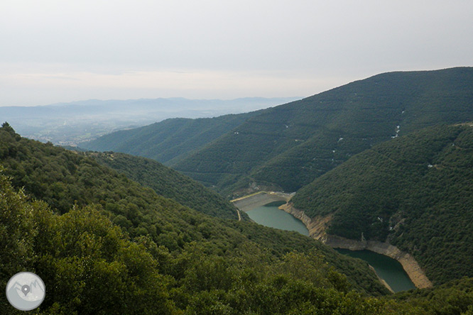 El Castanyer Gros de Can Cuch y el pantano de Vallforners 1 