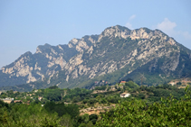 La sierra de Queralt y el santuario.