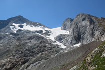 Vista de la lengua de nieve del glaciar de Ossoue.