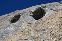 Cuevas de Russell en el collado de Cerbillona.