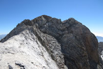 Cada vez tenemos la cima del Montferrat más cerca.