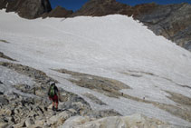 Bajamos hacia el glaciar para enlazar con el camino que hemos hecho de subida.