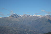 El Montsent de Pallars y las montañas de la cabecera de la Vall Fosca.