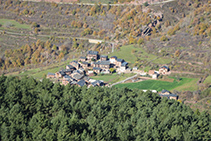 Llagunes al fondo del valle de Siarb, desde el mirador de Peressella.