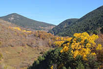 Cabecera del valle de Siarb, con el puerto del Cantó al fondo.