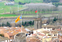 Las torres de la muralla de Hostalric desde el castillo (fuera de ruta).