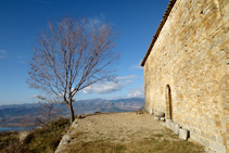 Pared S de la ermita donde se encuentra la puerta de entrada.