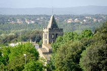 Sant Dalmai con más perspectiva.